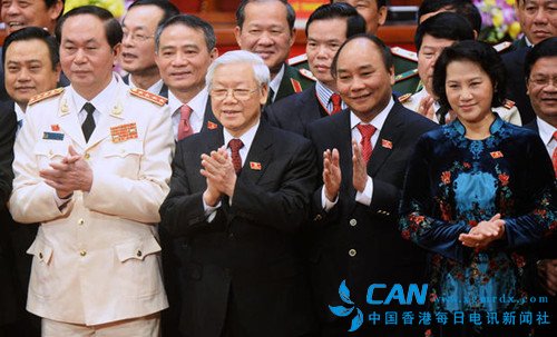 越共新领导层集体亮相  誓言坚持社会主义