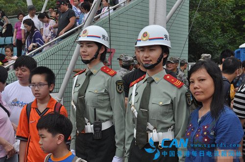 香港回归19周年 驻港部队开放军营供当地参观