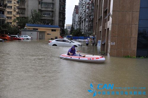 武汉仍怕大暴雨  市民依然“看海”