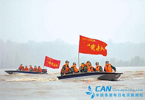 河南三门峡青年参与武汉暴雨救援