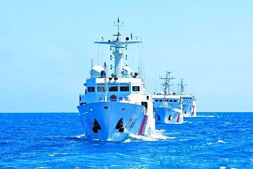 护卫海疆：中国海警舰船编队在钓鱼岛领海巡航