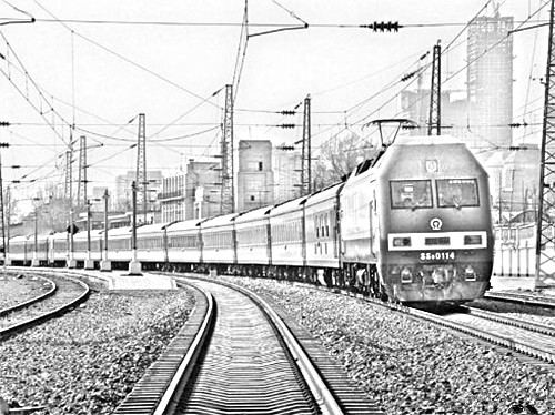 中国铁路总公司：全国铁路4月16日将实行新列车运行图