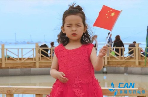 茶卡盐湖: 万人礼赞新中国成立70周年