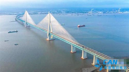 沪苏通长江公铁大桥于7月1日10时正式开通
