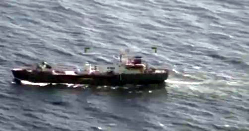 美国海岸警卫队在夏威夷附近监视俄罗斯侦查船