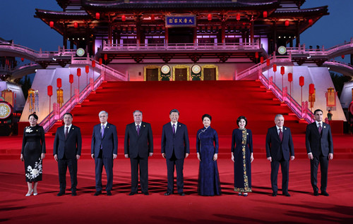 习近平和彭丽媛为中亚国家元首举行欢迎仪式