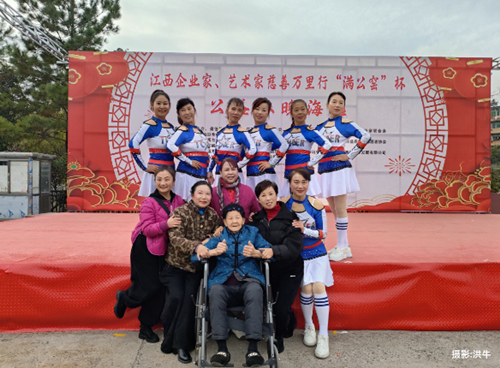 景德镇：90多岁的胡妈妈亲临“满公窑”杯公益春晚海选现场