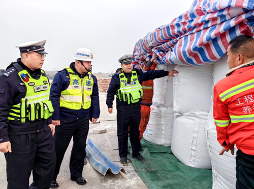 河南高速交警，全力迎战强降雪！