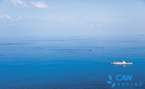 海军第37批护航编队为5艘中国渔船实施伴随护航