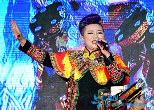 芬芳吐艳 中国民族春晚云南分会场外场亮相金色池塘商业广场
