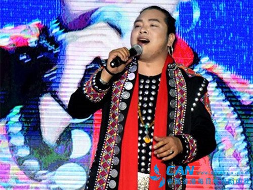 芬芳吐艳 中国民族春晚云南分会场外场亮相金色池塘商业广场