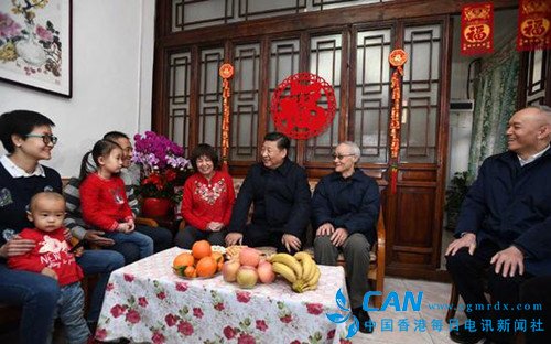 习近平总书记来到北京前门东区看望慰问基层干部群众