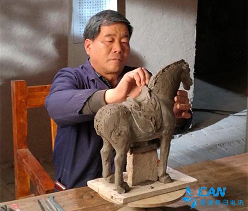 张二孬:痴迷于唐三彩艺术的工艺美术大师