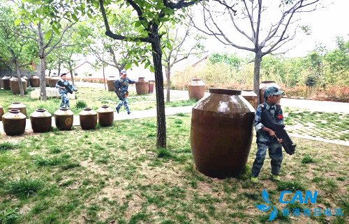河南宜阳:香鹿山镇凤凰岭千亩槐花盛开