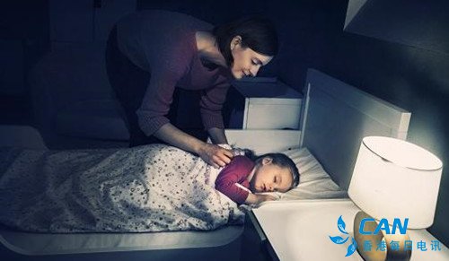 开夜灯睡觉会导致孩子性早熟? 医生:没科学依据