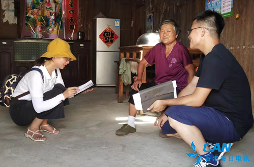 鄱阳一扶贫书记被赞“村民心中好干部”