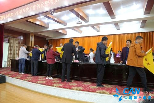 四川甘孜炉霍县:脱贫攻坚成效实行“红黄旗”考核制度