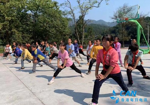 党的扶贫政策阳光 温暖五郎溪小学