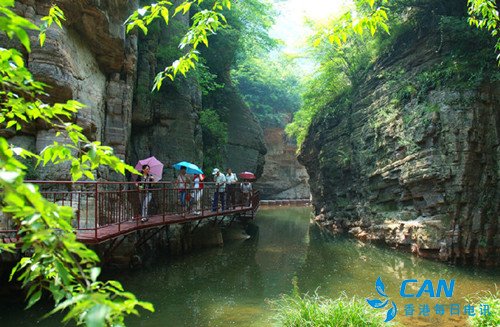“全国融媒体看河南”打卡龙潭大峡谷