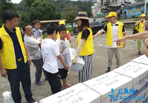 宜信公益与壹基金会联合志愿者协会在景德镇市开展救援慰问