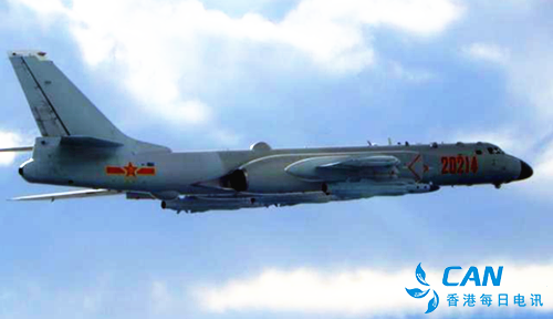 解放军空降兵演习!“敌方”旗帜配色和标语揭重要信号