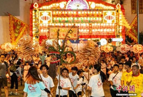 香港舆论：“超级黄金周”香港“丁财两旺”，业界求变汇聚人气财
