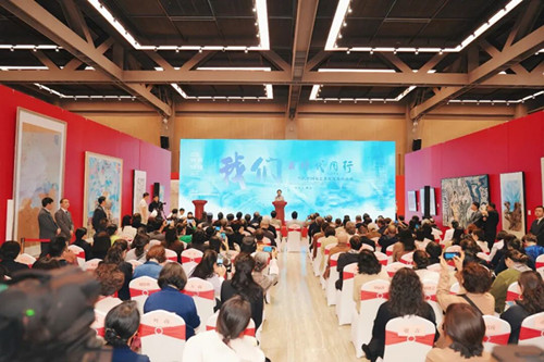 胡正魁受邀出席当代中国女艺术家优秀作品展